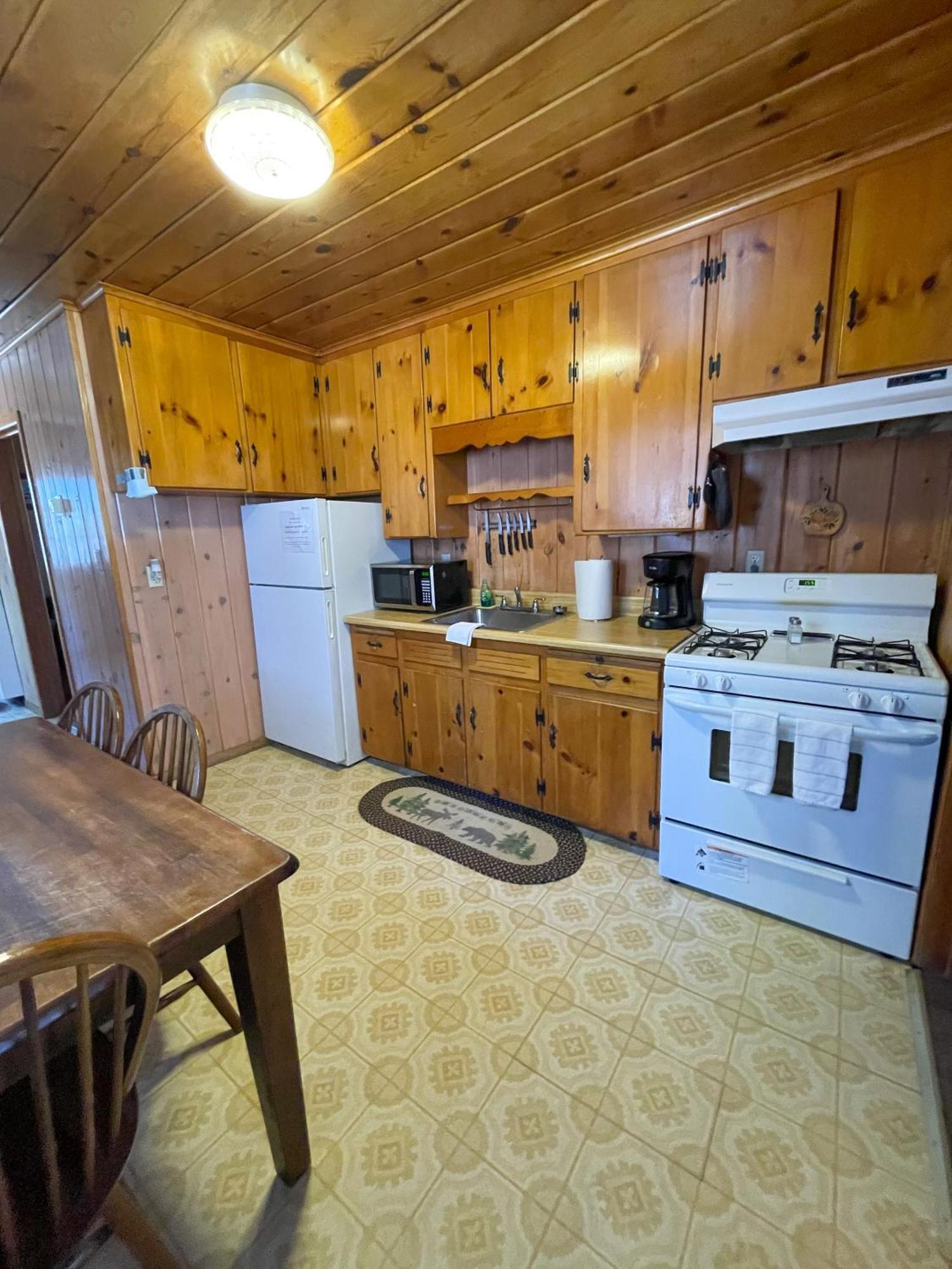 Lazy Oaks Resort パイントップ・レイクサイド 部屋 写真