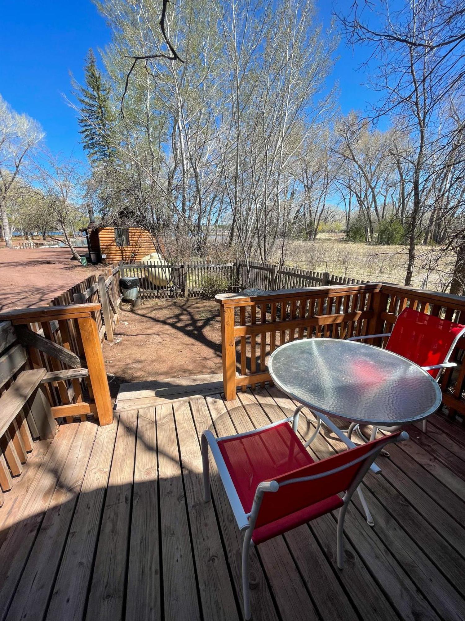 Lazy Oaks Resort パイントップ・レイクサイド 部屋 写真