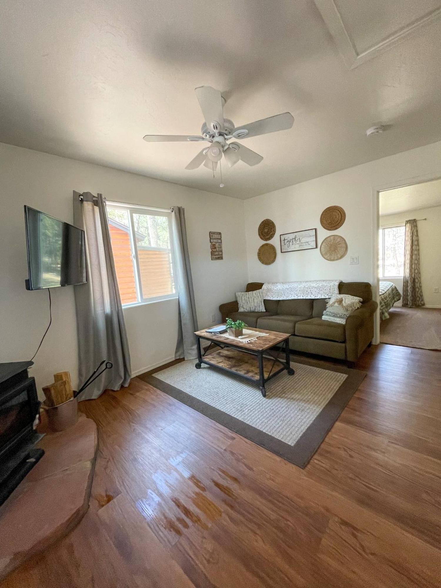Lazy Oaks Resort パイントップ・レイクサイド 部屋 写真