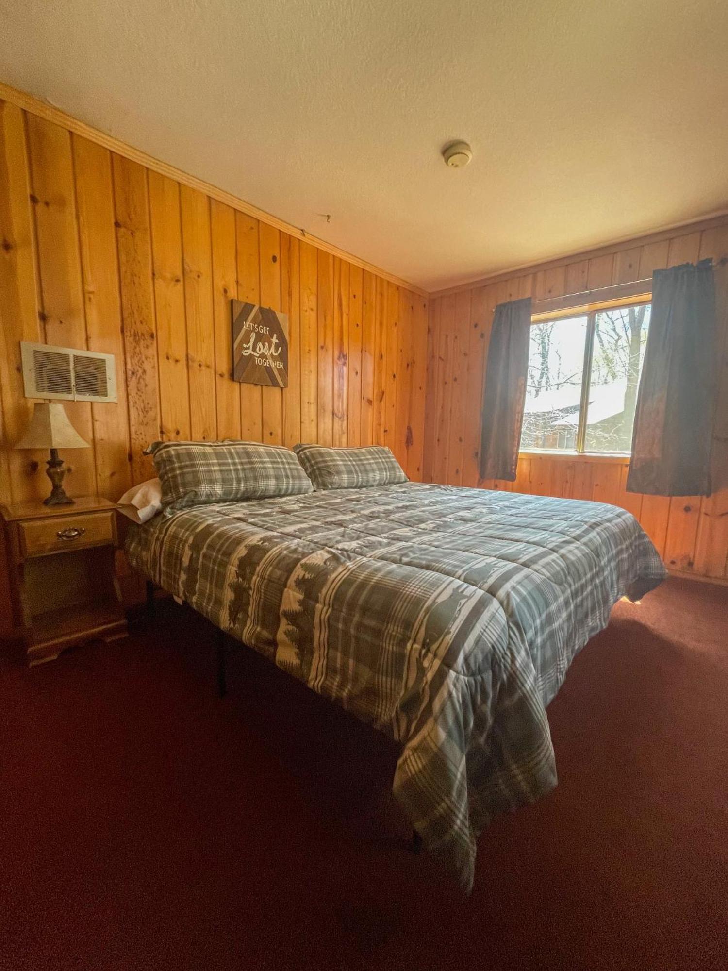 Lazy Oaks Resort パイントップ・レイクサイド 部屋 写真