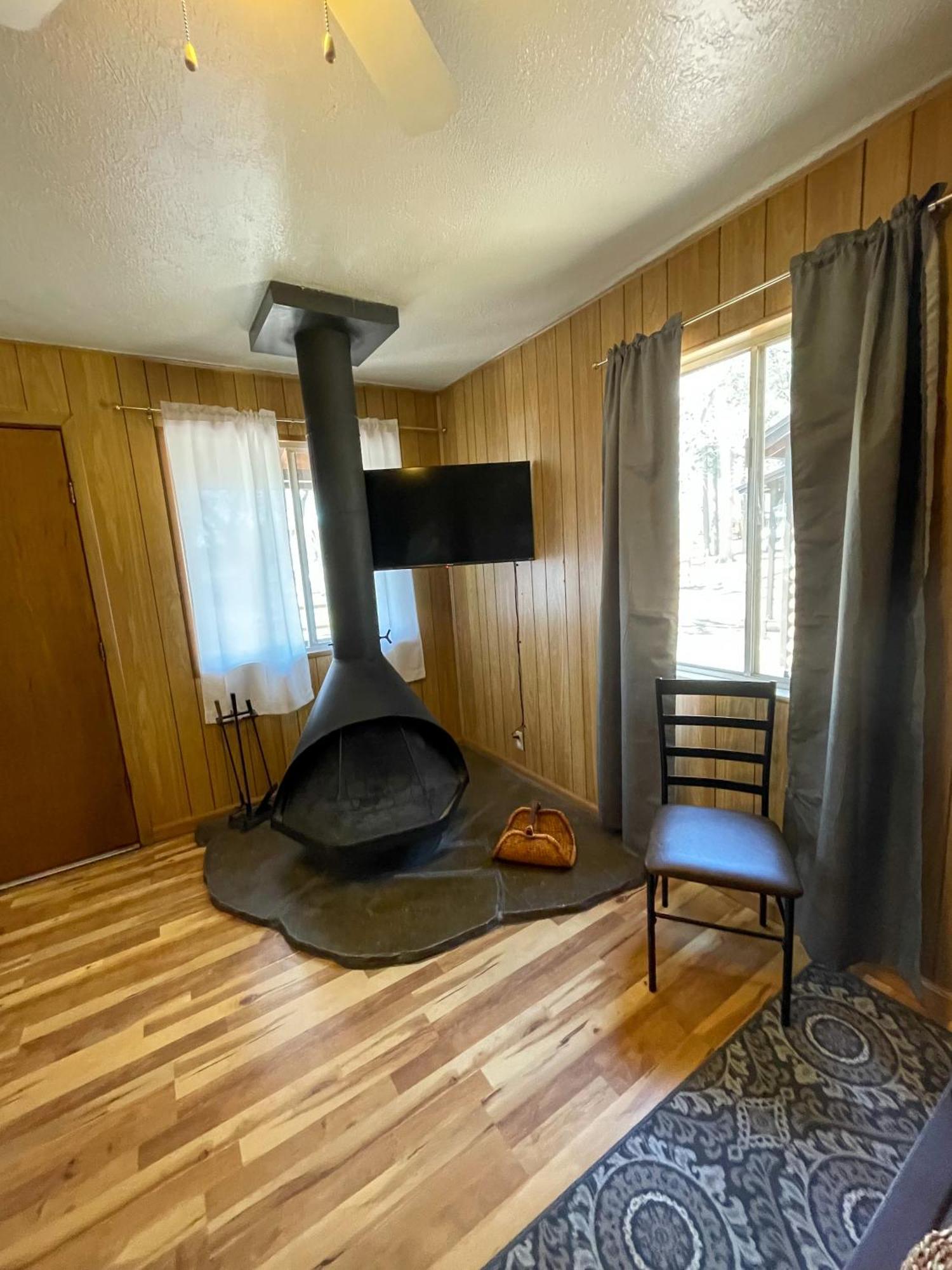 Lazy Oaks Resort パイントップ・レイクサイド 部屋 写真